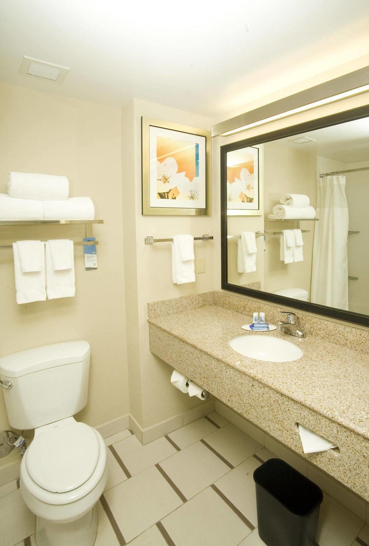 Fairfield & By Marriott Suffolk Hotel Chesapeake